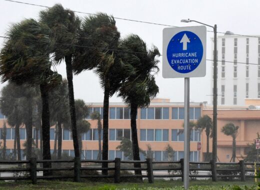 Huracán Ian provoca evacuaciones en Florida AFP
