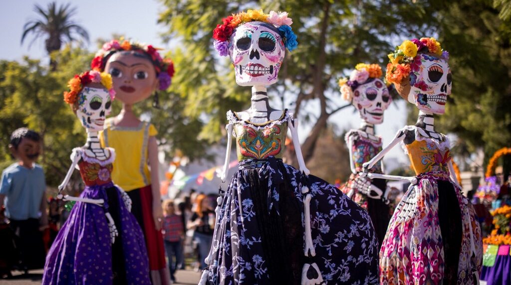 Día de Muertos así lo celebra la comunidad mexicana en Los Ángeles