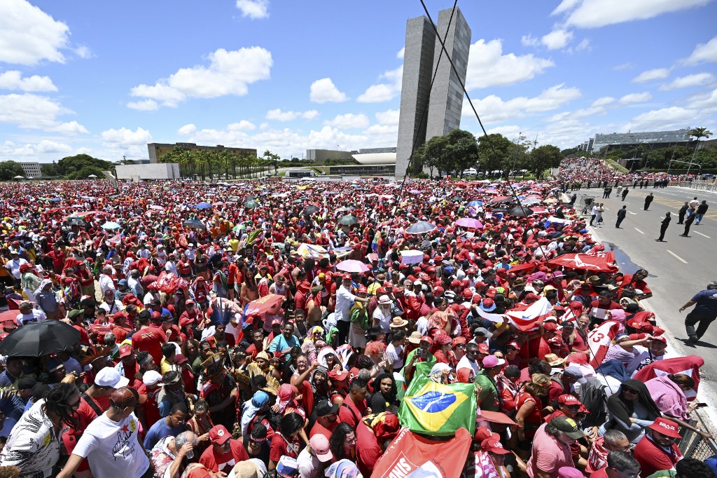 Lula recibe apoyo de  miles de seguidores 