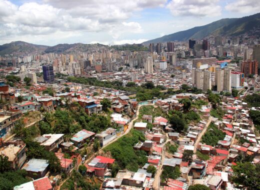 Caracas, en Venezuela las casas quedan solas