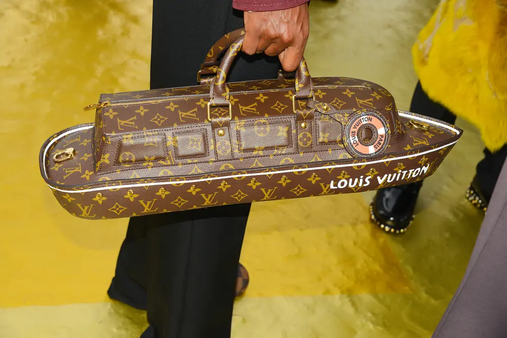 Pharrell Williams en el desfile de Louis Vuitton y el look que podría  adelantar lo que va a hacer él en la marca