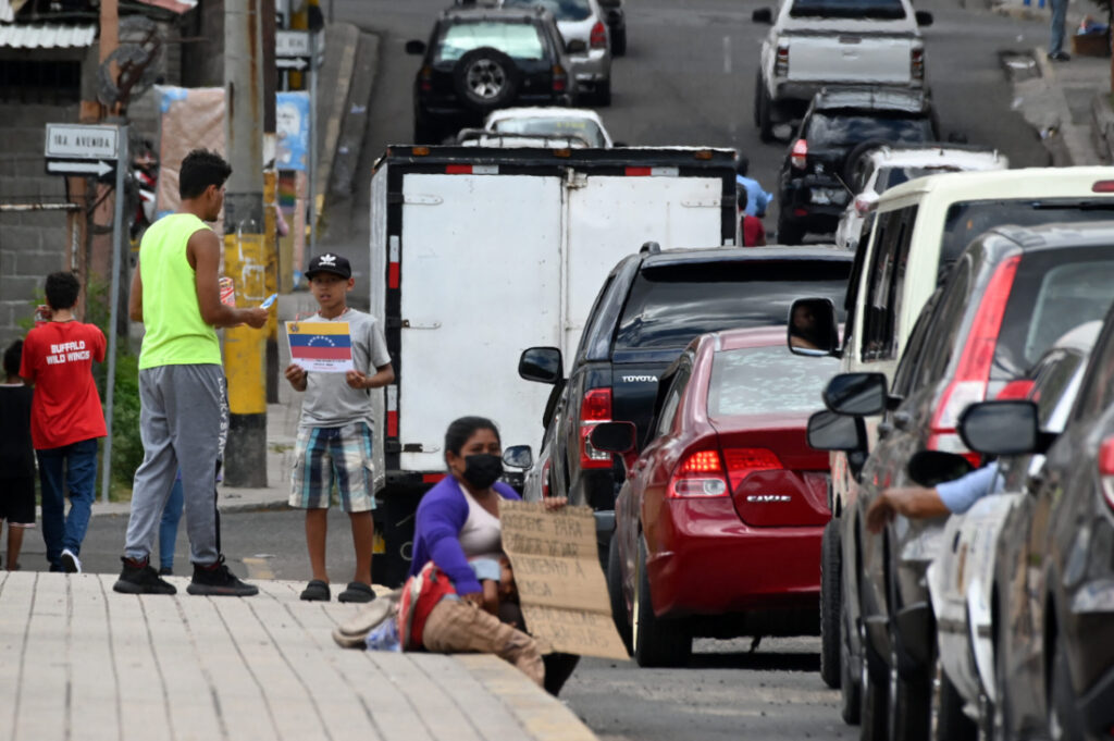 Migrantes venezolanos mendigos en Honduras AFP