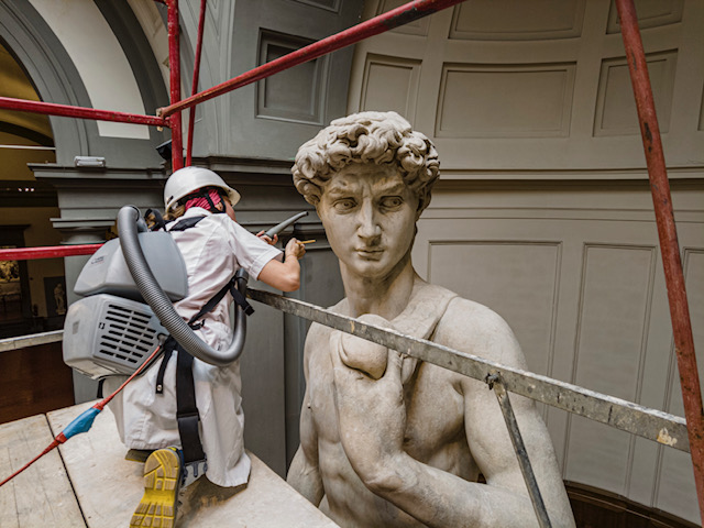 El David, limpieza profunda. Guido Cozzi, Galería de la Academia, Florencia