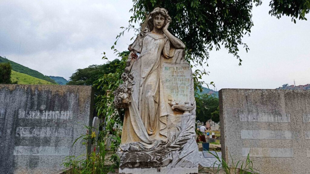 Eculturas en el cementerio general del Sur, Caracas, día de los Muertos