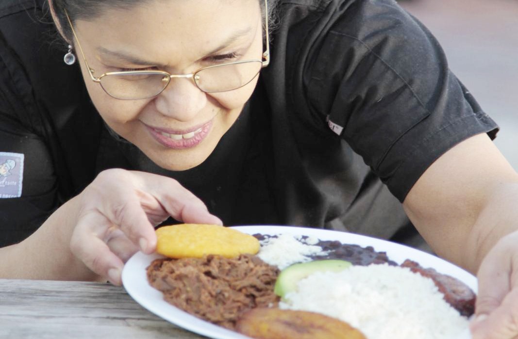 Catalogna: la chef Claudia Calderon apre uno spazio di gastronomia venezuelana
