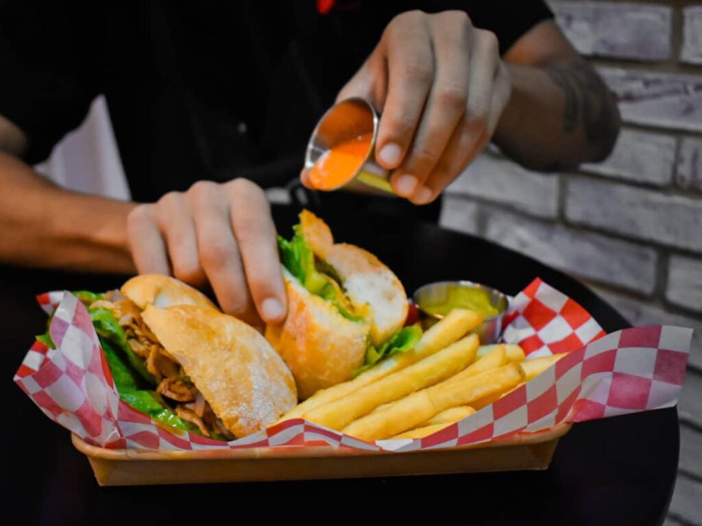 Distrito Sanguchería sándwiches peruanos chacao