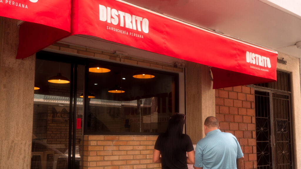 Distrito Sanguchería sándwiches peruanos chacao